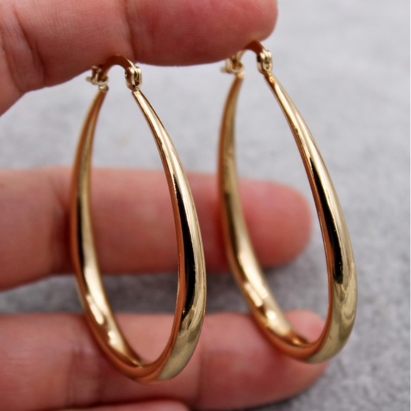 New Gold Tone Geometric Oval Hoop Earrings, NICE EARRINGS, CUTE EARRINGS - Picture 3 of 4